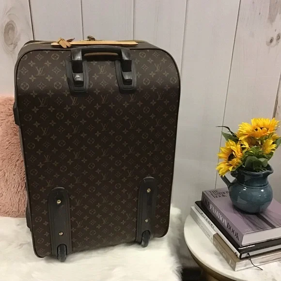 Louis Vuitton Pegase 70 - Picture 2 of 13